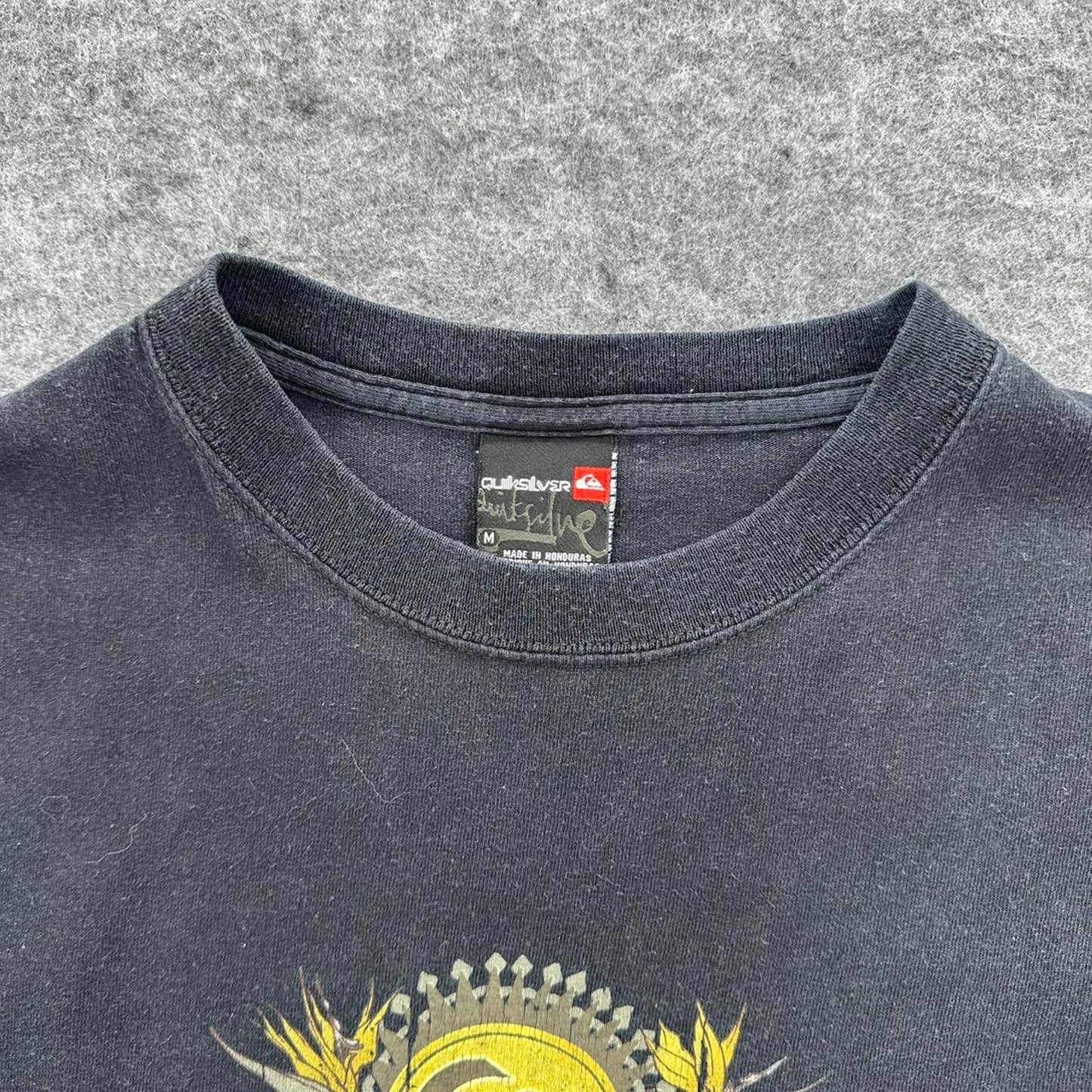 Y2k quiksilver surf t shirt with