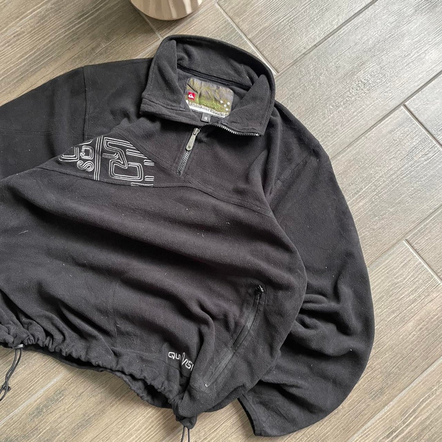 Quiksilver black y2k fleece jumper