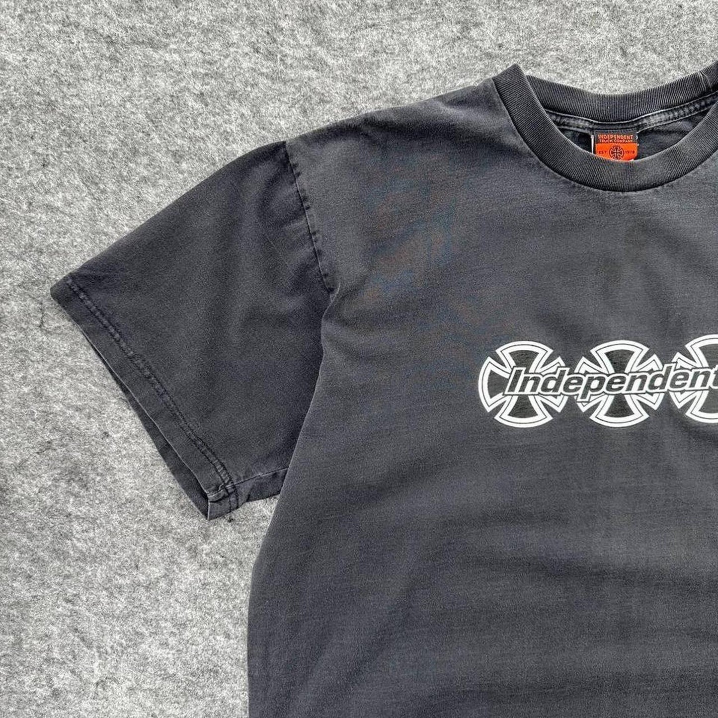 Y2k independent skateboards t shirt with