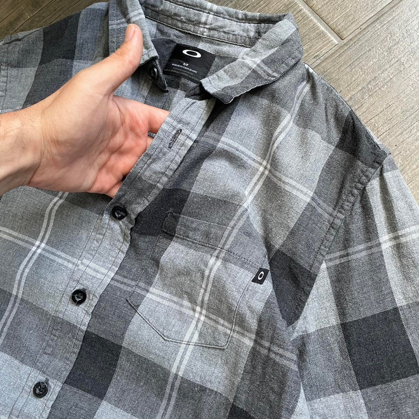 Oakley flannel y2k grey shirt