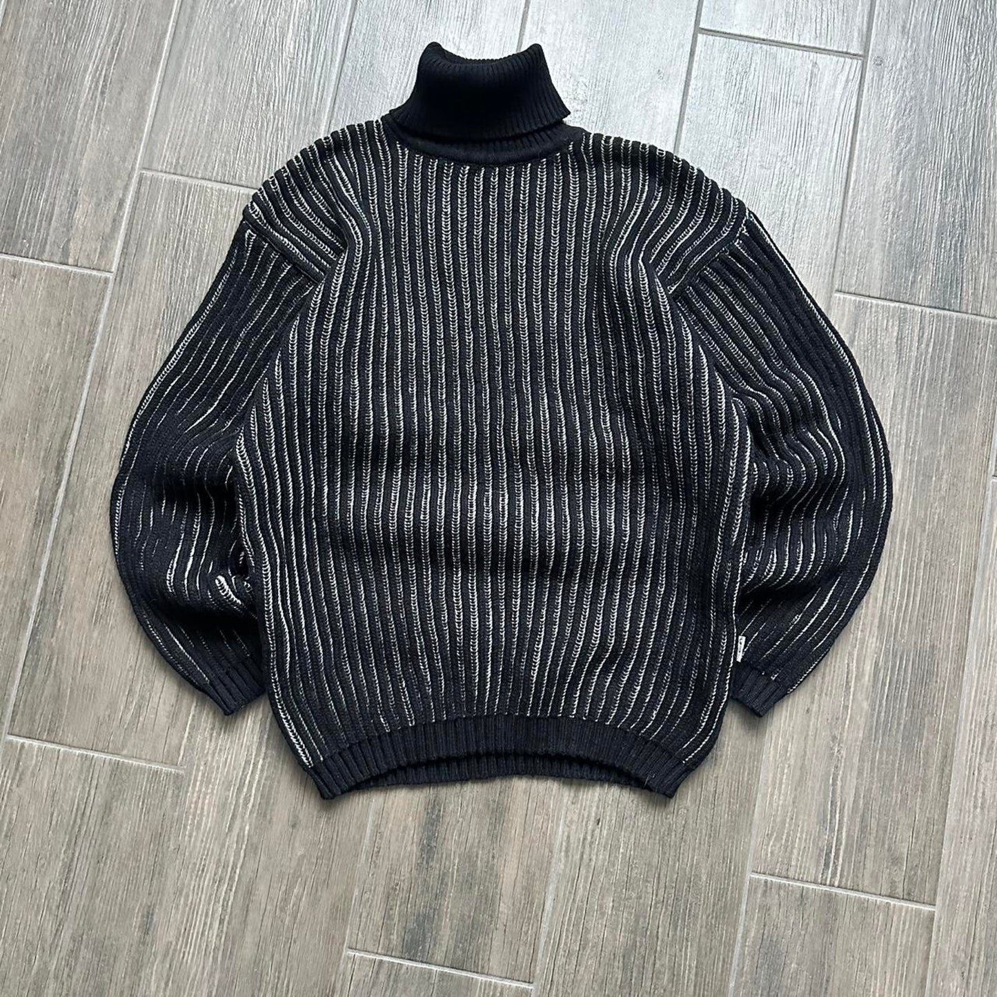 Vintage knit stripped sweater