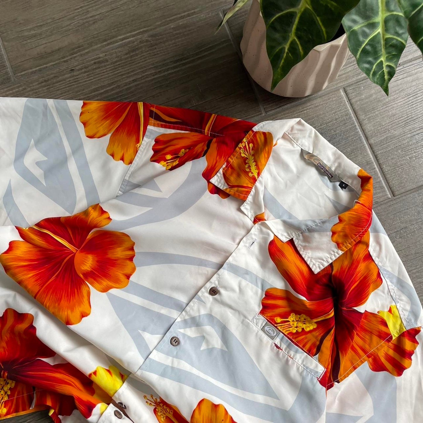 Quiksilver surf hawaii style shirt