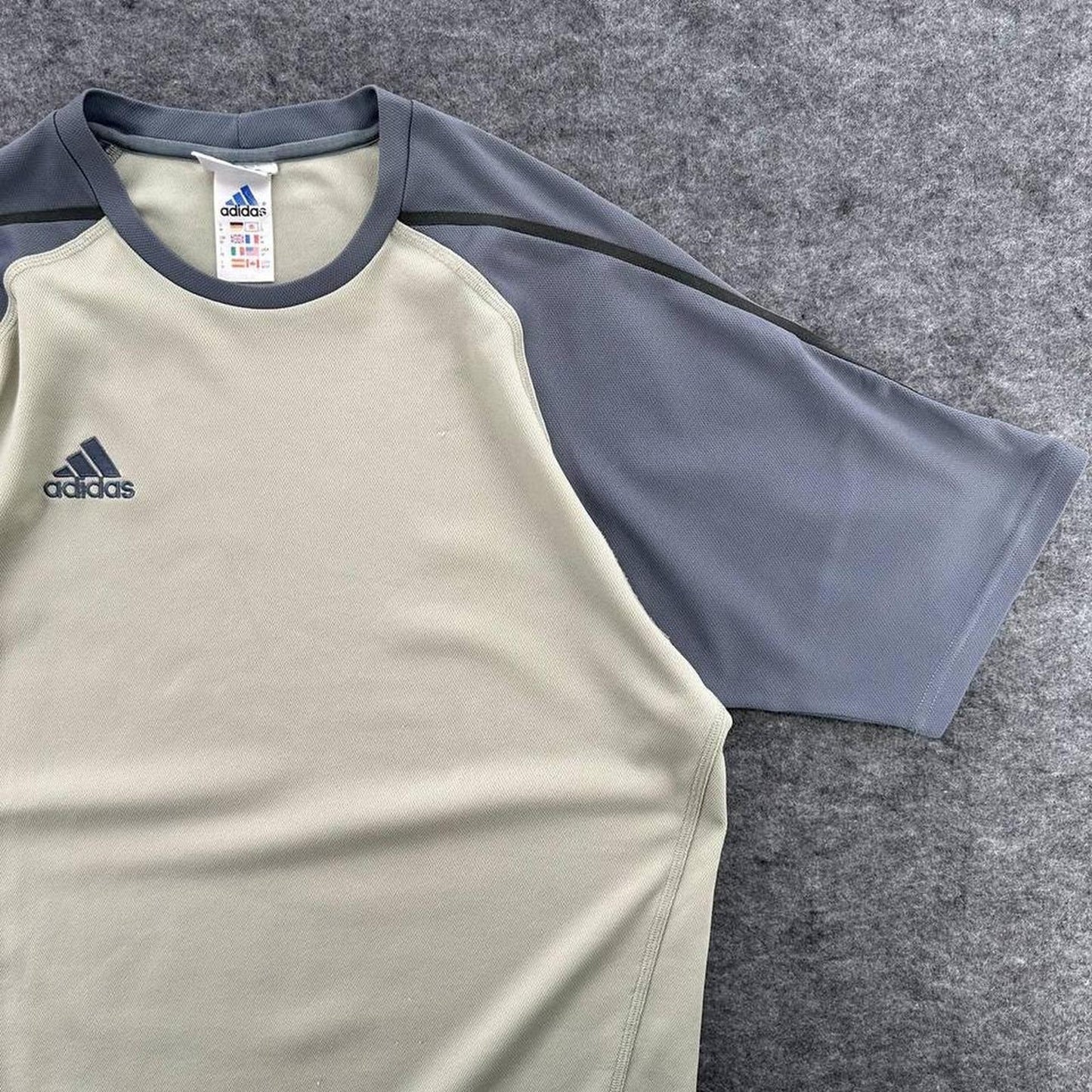 Adidas y2k training t shirt