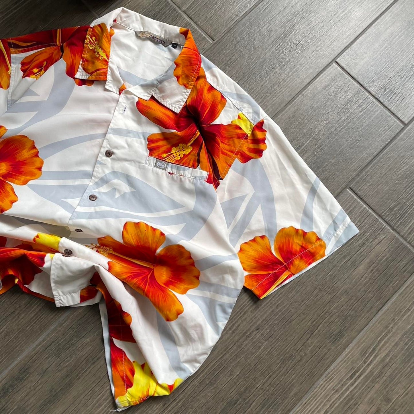 Quiksilver surf hawaii style shirt