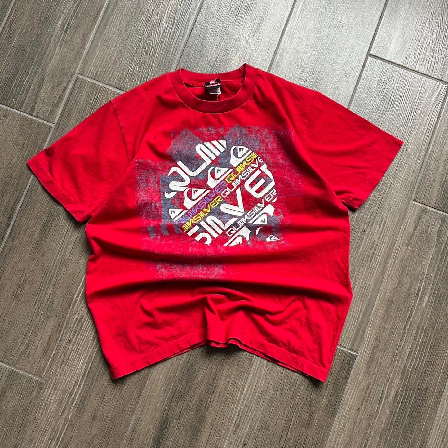 Quiksilver y2k vintage red baggy M tee