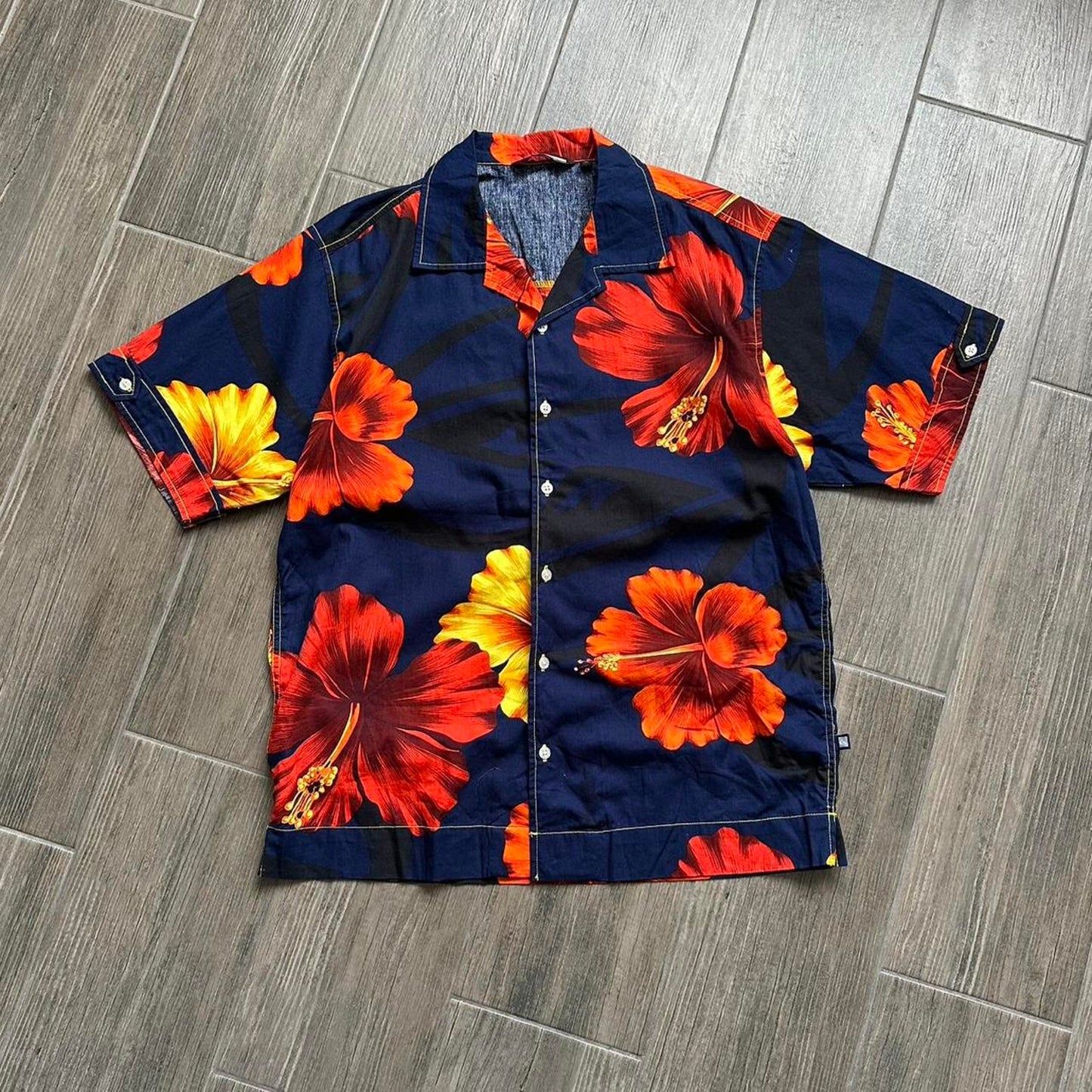 Quiksilver hibiscus hawaiian aloha shirt