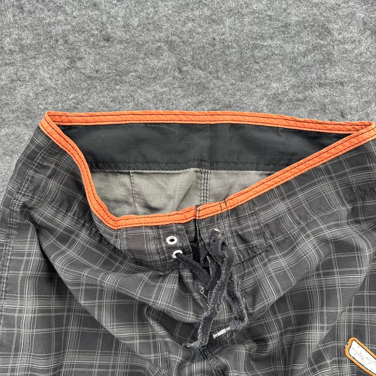 Quiksilver grey black plaid