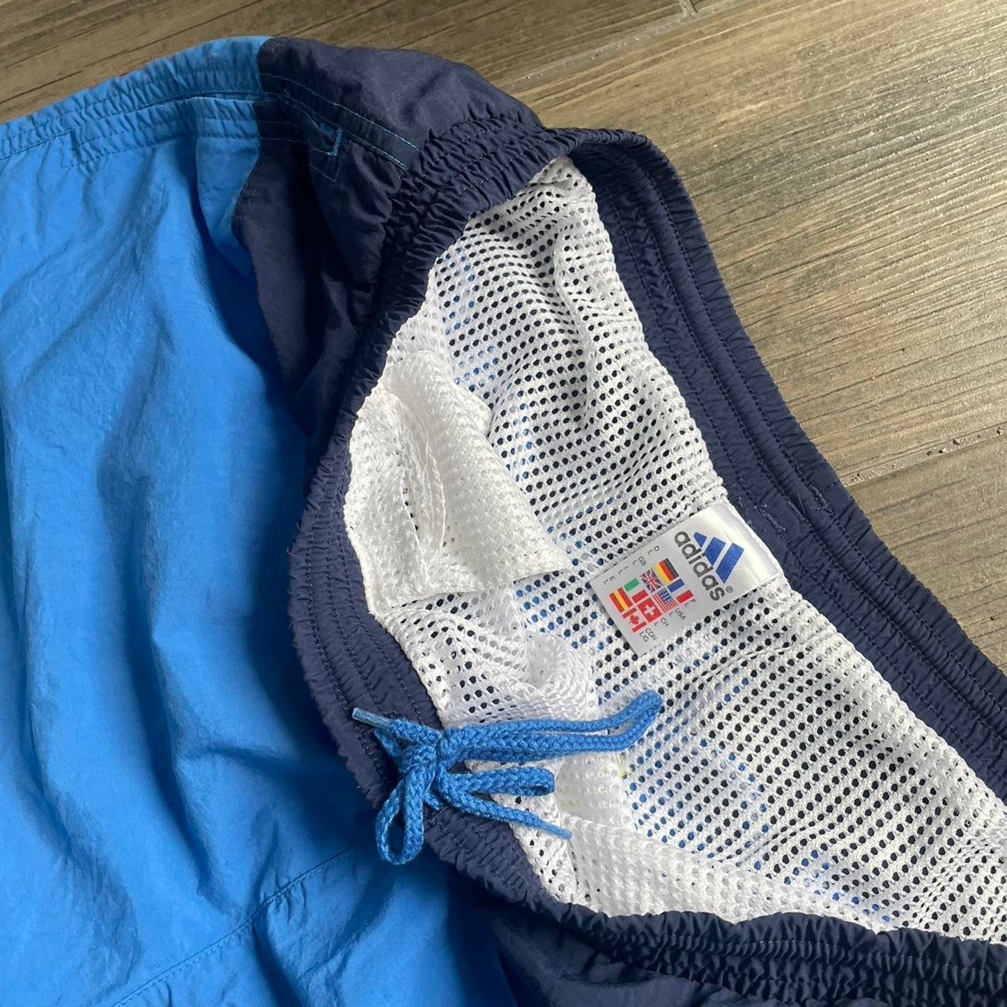 Adidas vintage baggy sport shorts