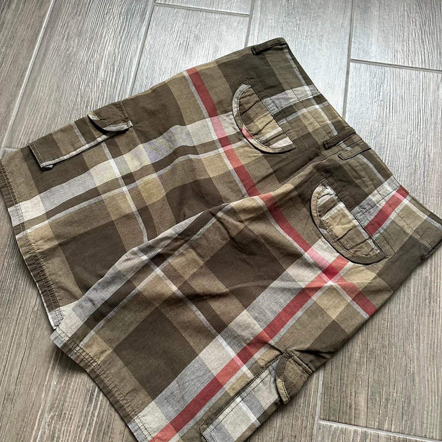 Billabong brown plaid cargo shorts Size 34
