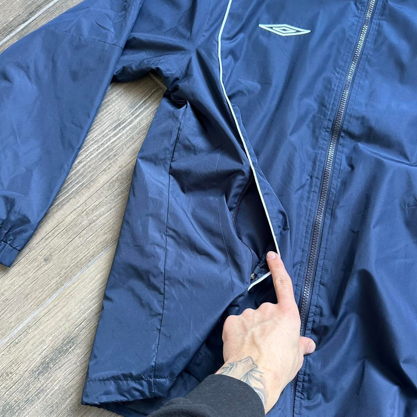 Umbro navy waterproof L light jacket