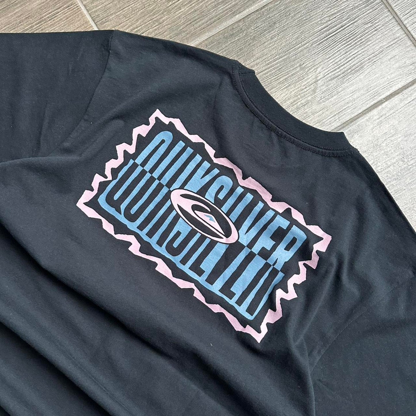 Quiksilver black y2k surf tee