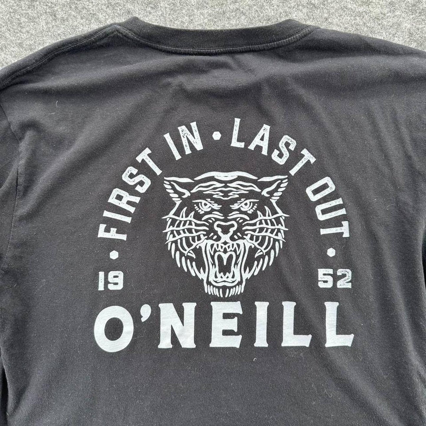 Oneill black t shirt with white