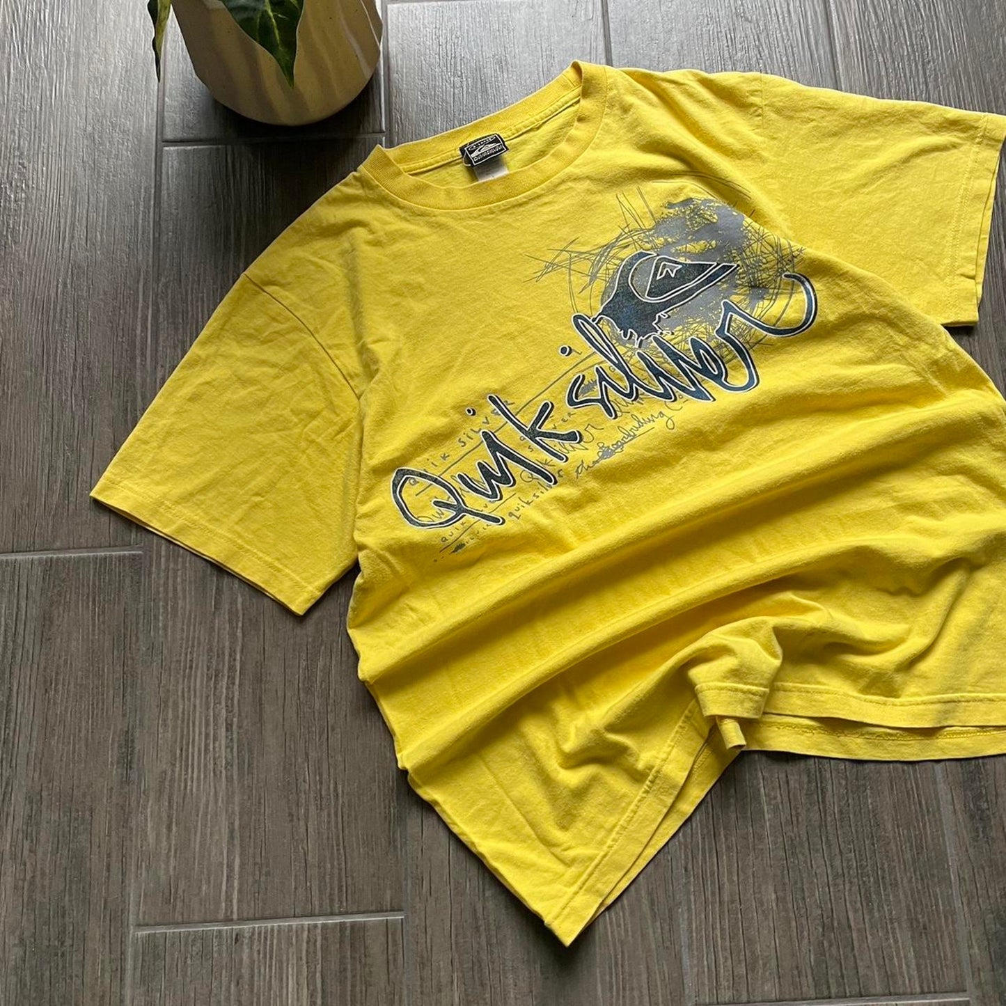 Quiksilver y2k big logo surf vintage S-M tee