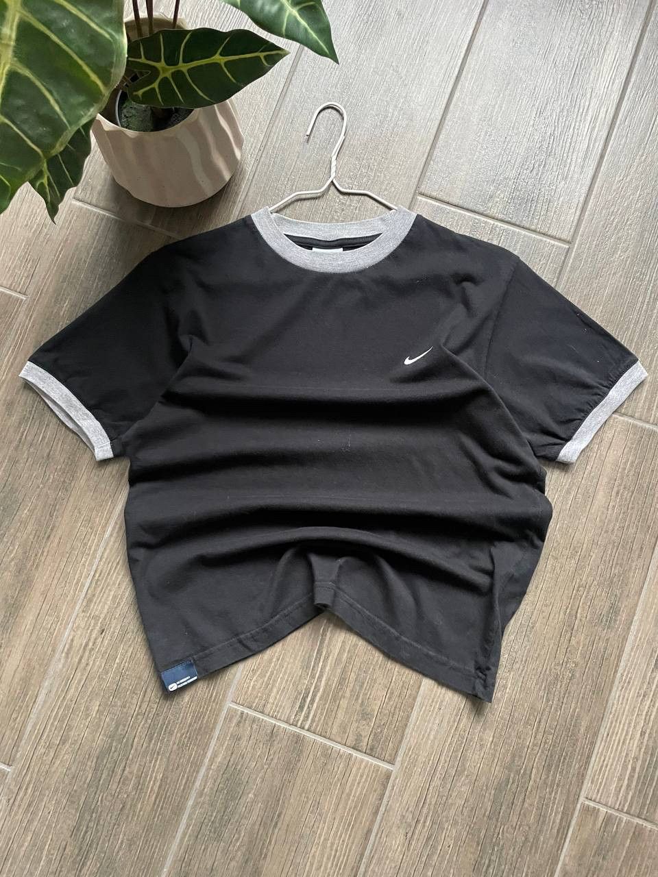 Nike women’s Y2K vintage black tshirt