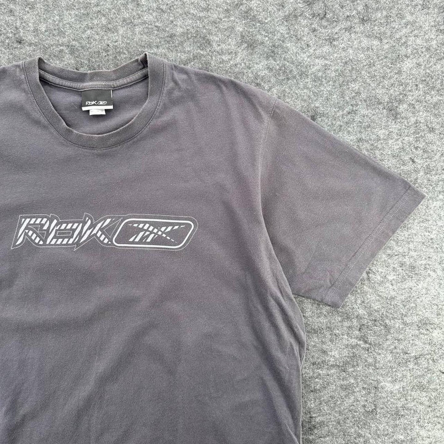 Y2k reebok gray t shirt with