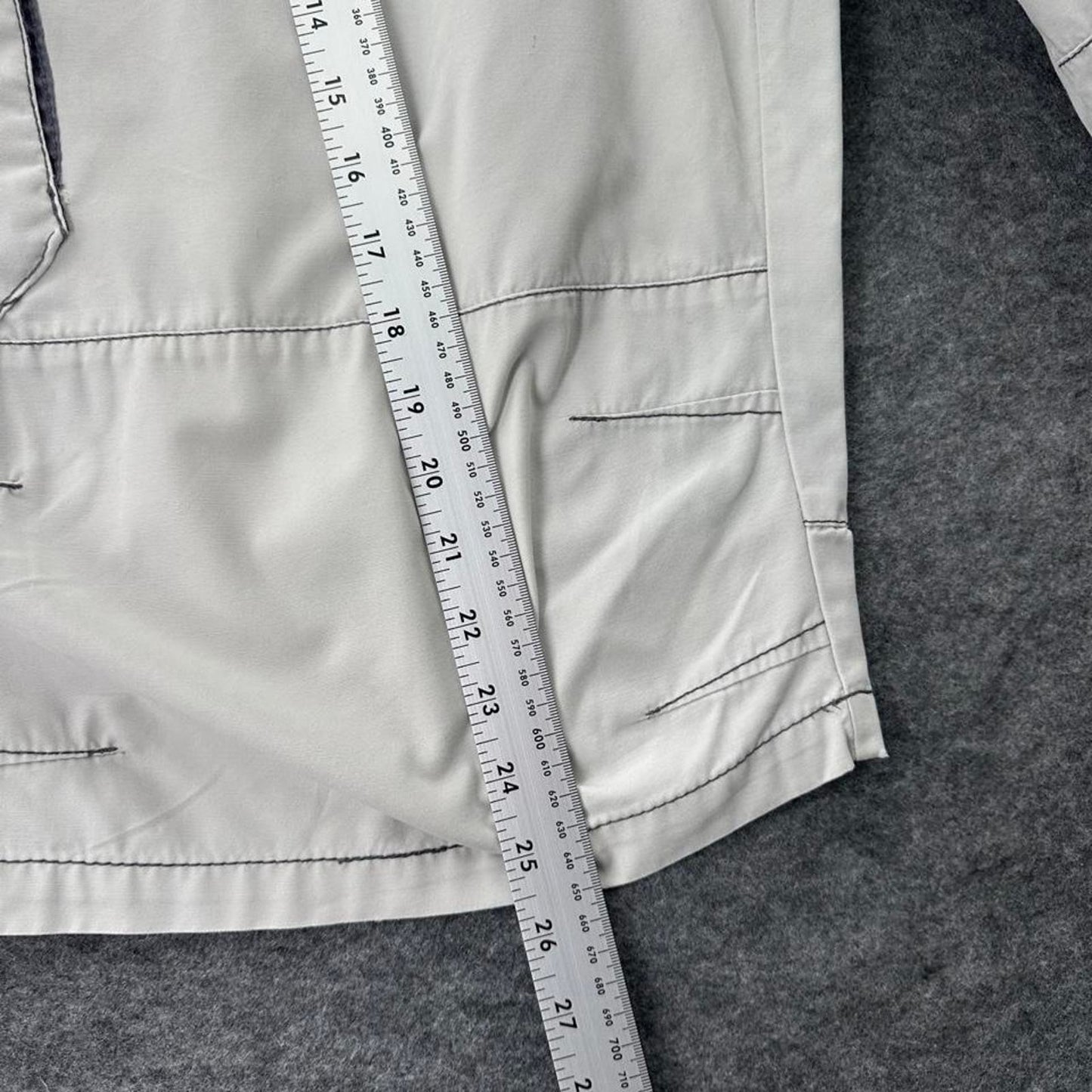 Billabong cream cargo shorts