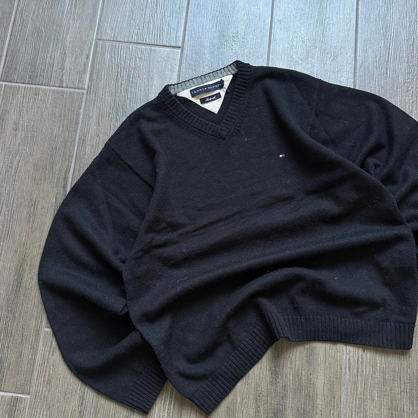 Tommy Hilfiger black wool L-XL sweater