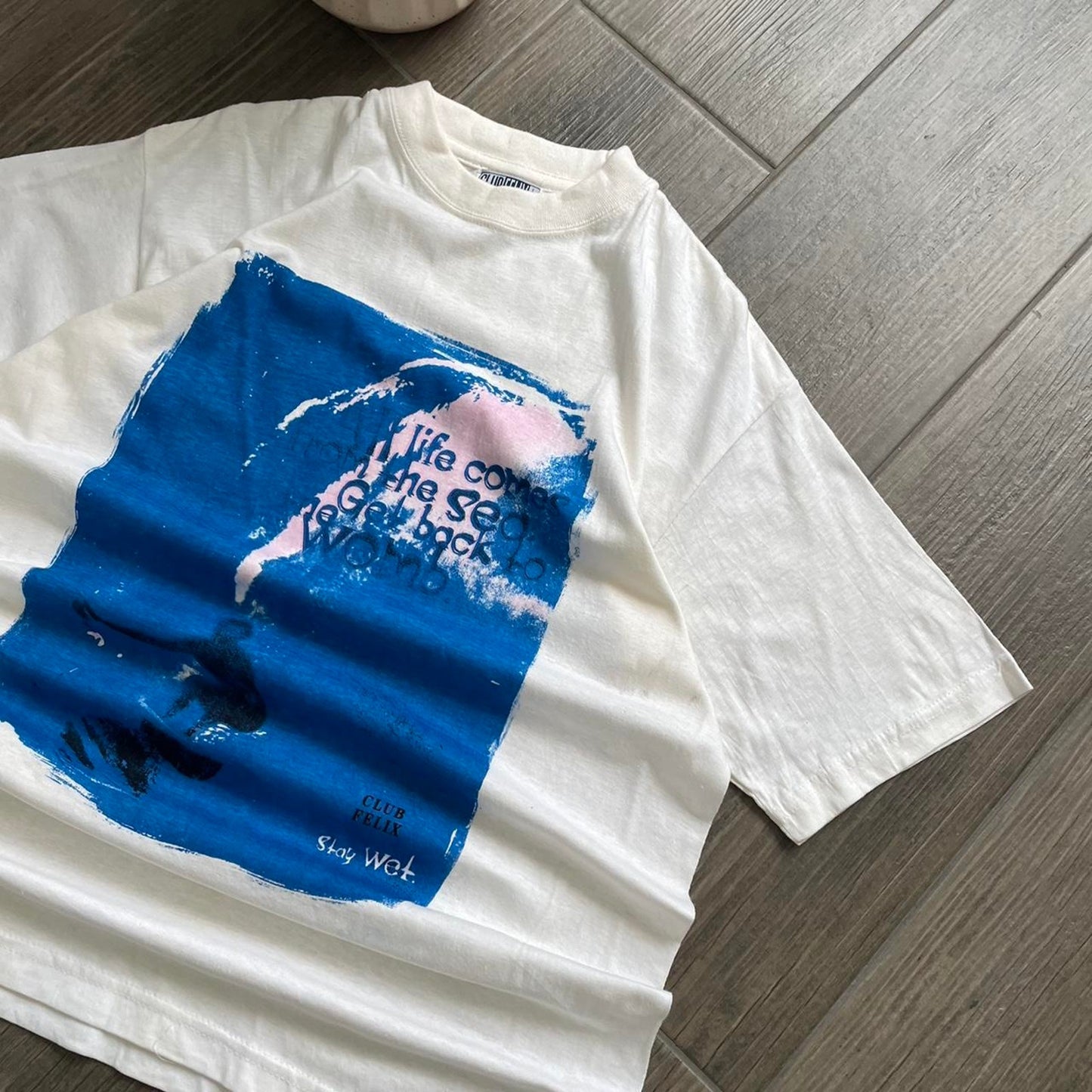 Surf style 90s vintage white baggy tee