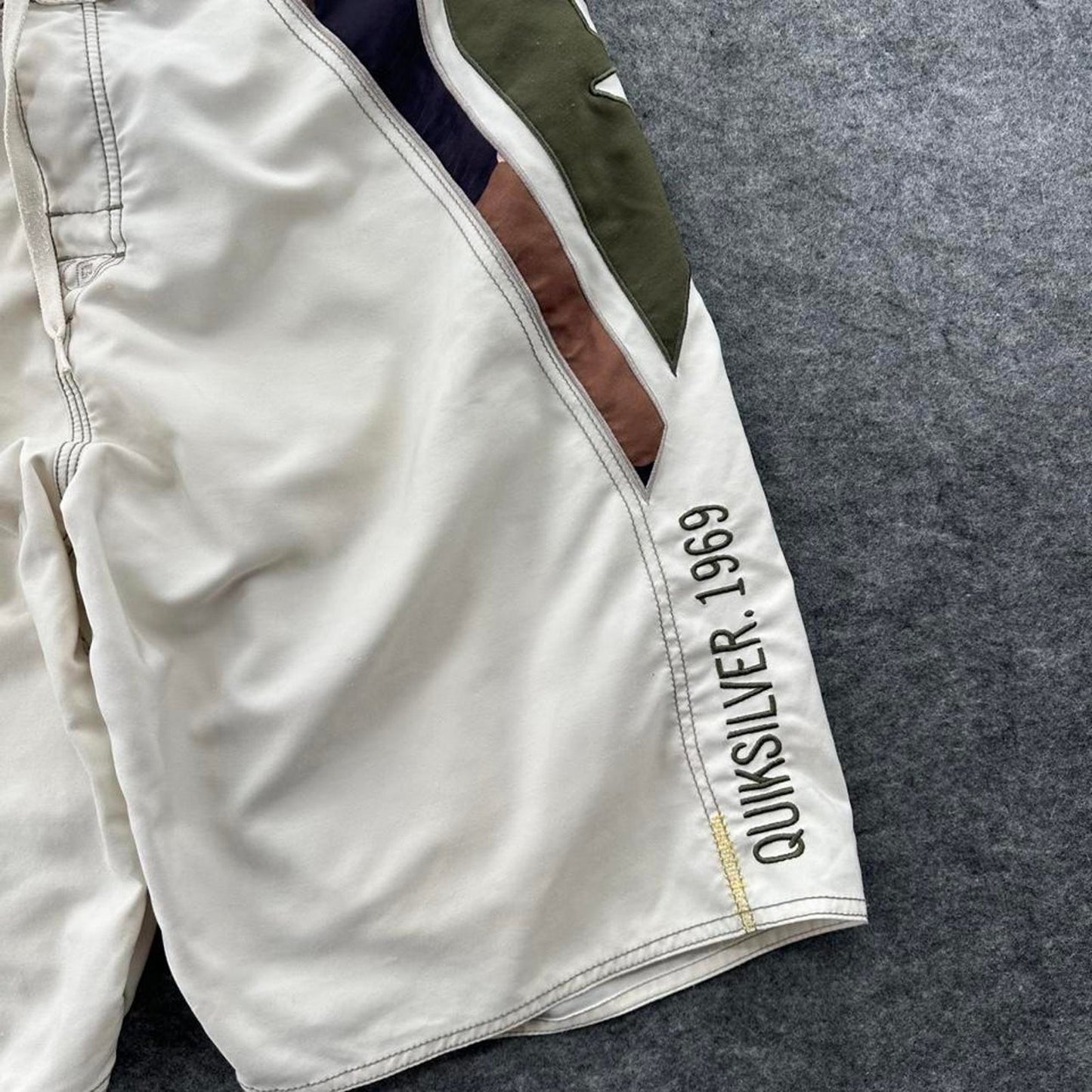 Quiksilver cream cargo shorts