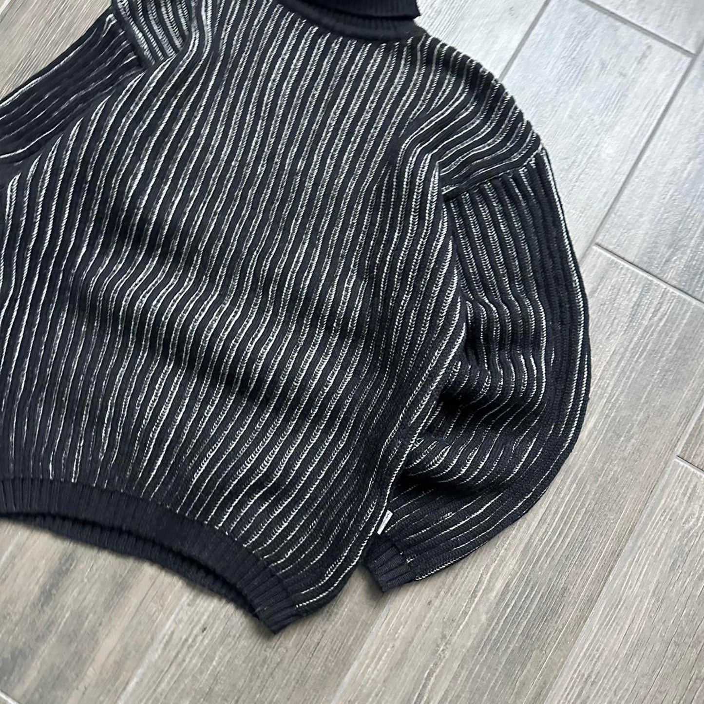 Vintage knit stripped sweater