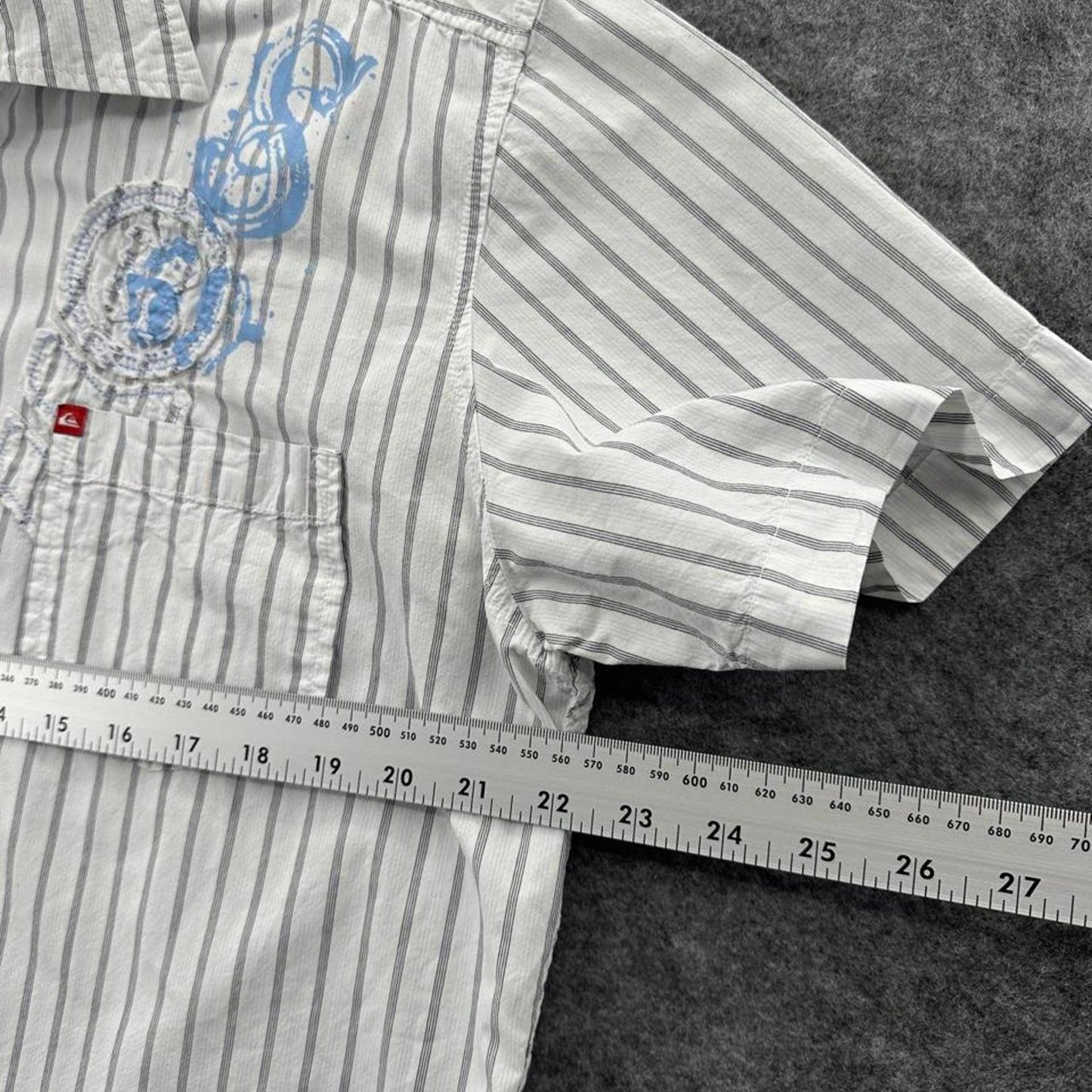 Quiksilver white and blue striped