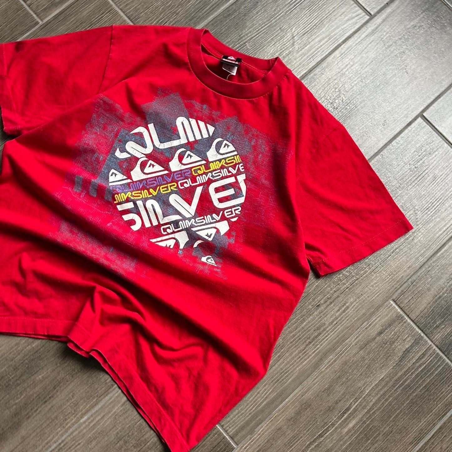 Quiksilver y2k vintage red baggy M tee