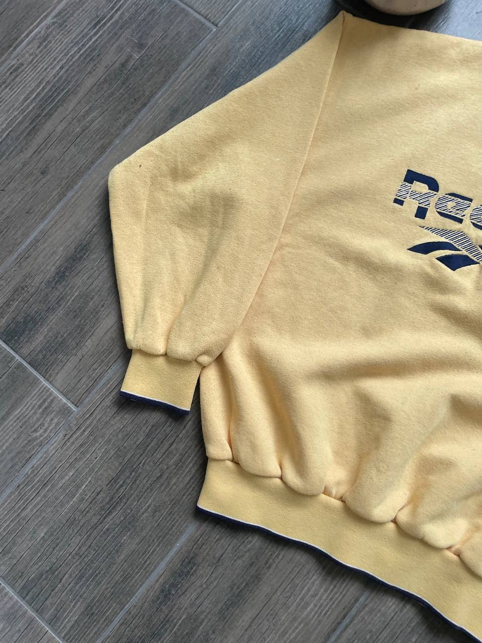 Reebok vintage baggy yellow sweatshirt