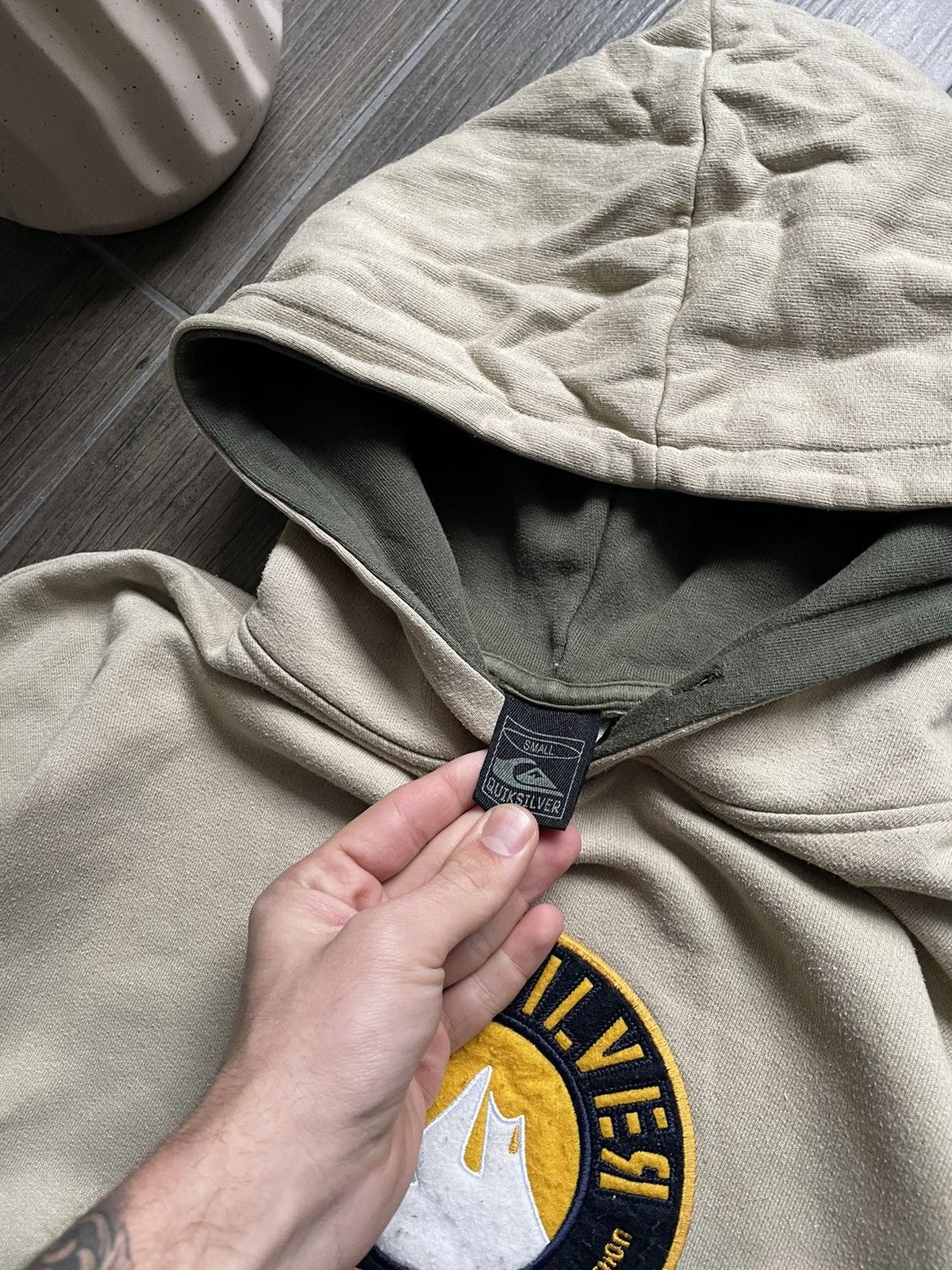 Quiksilver beige y2k sk8 hoodie