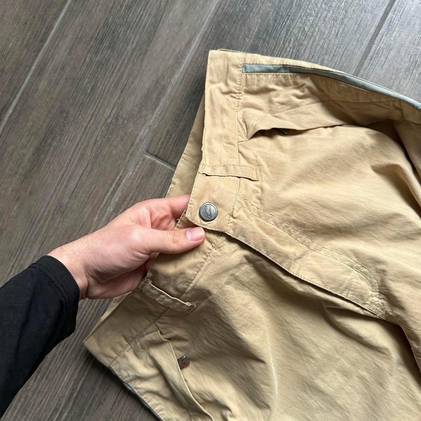 O'Neill tan cargo shorts Size 32