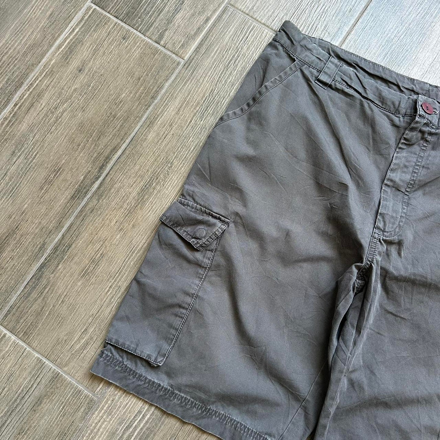 Nike grey cargo shorts Size L