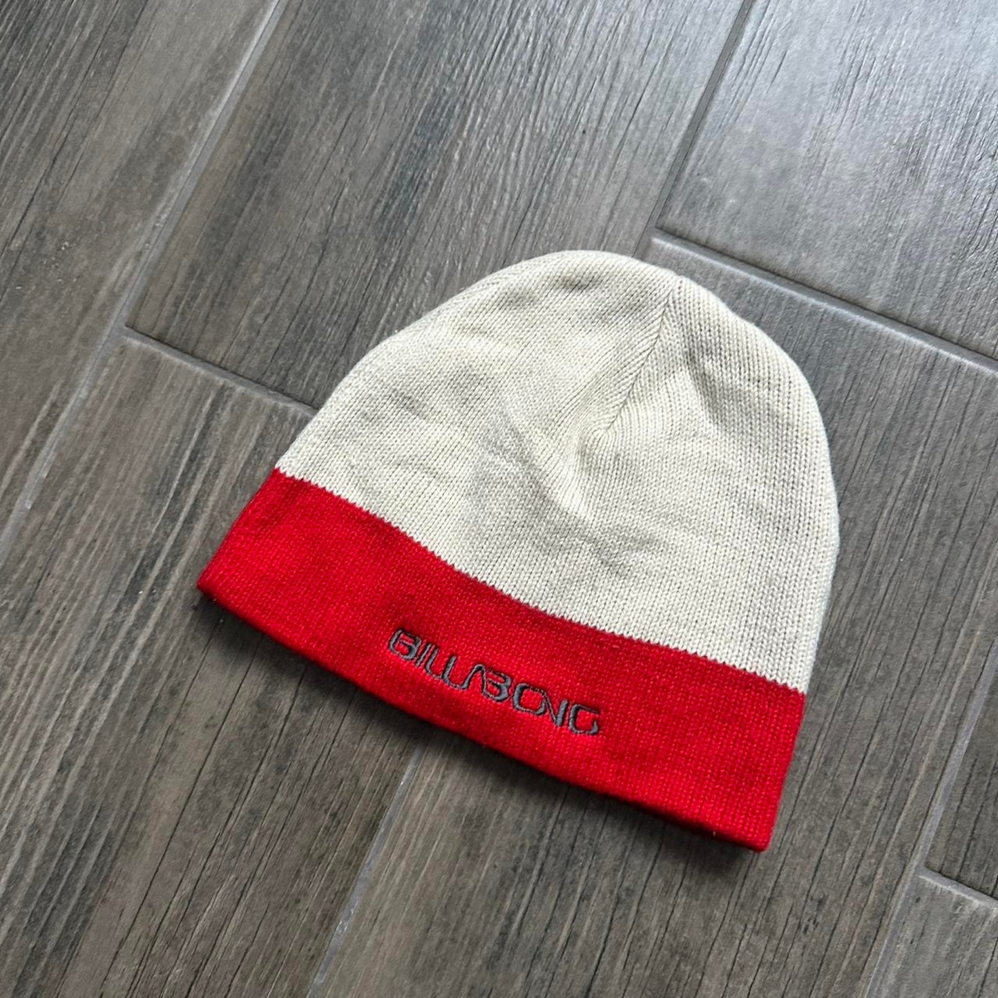 Billabong beige red winter beanie