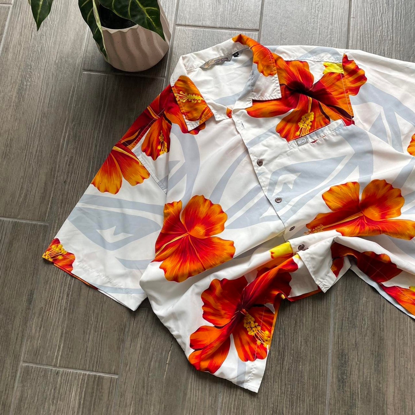 Quiksilver surf hawaii style shirt