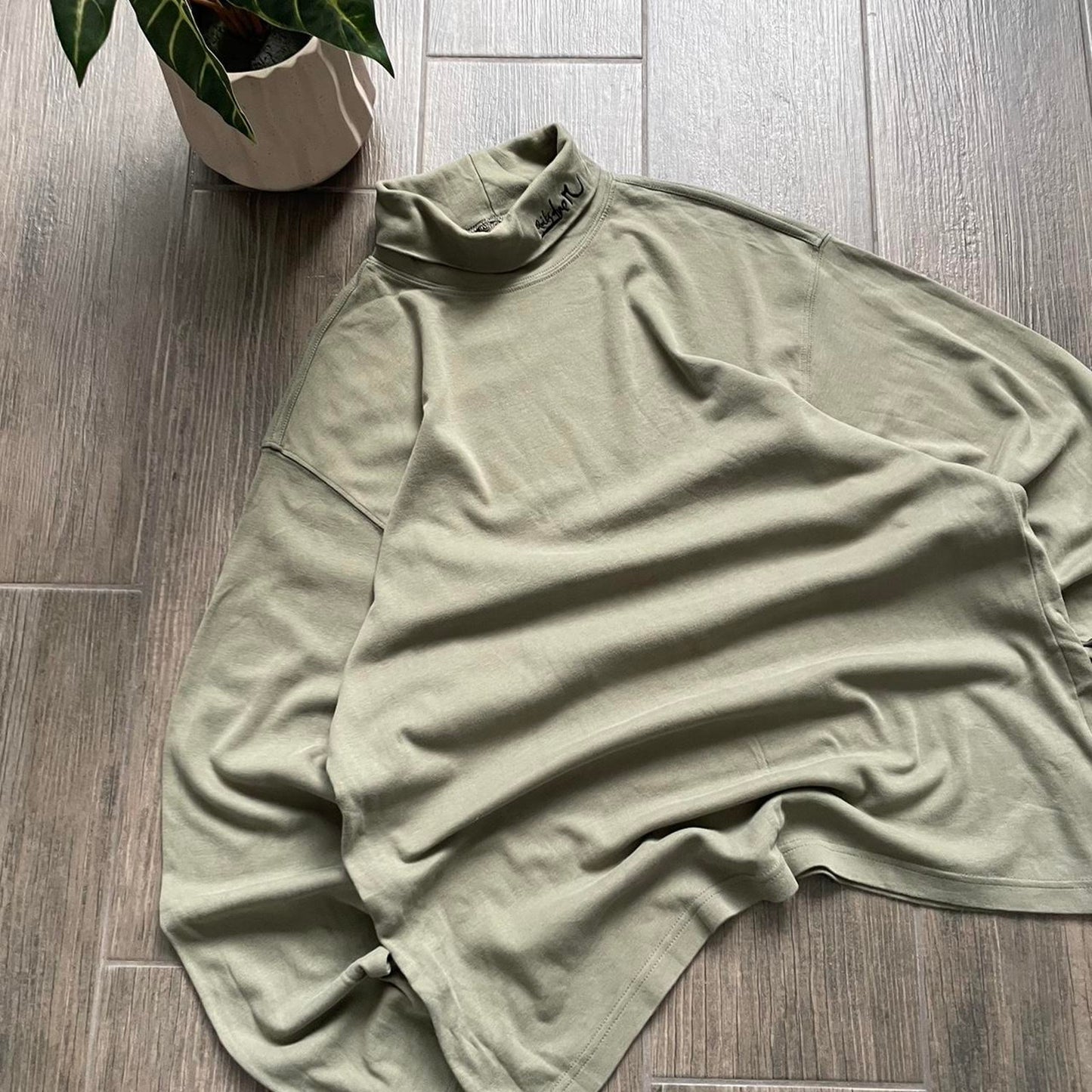 Quiksilver khaki baggy surf wear vintage L golf tee