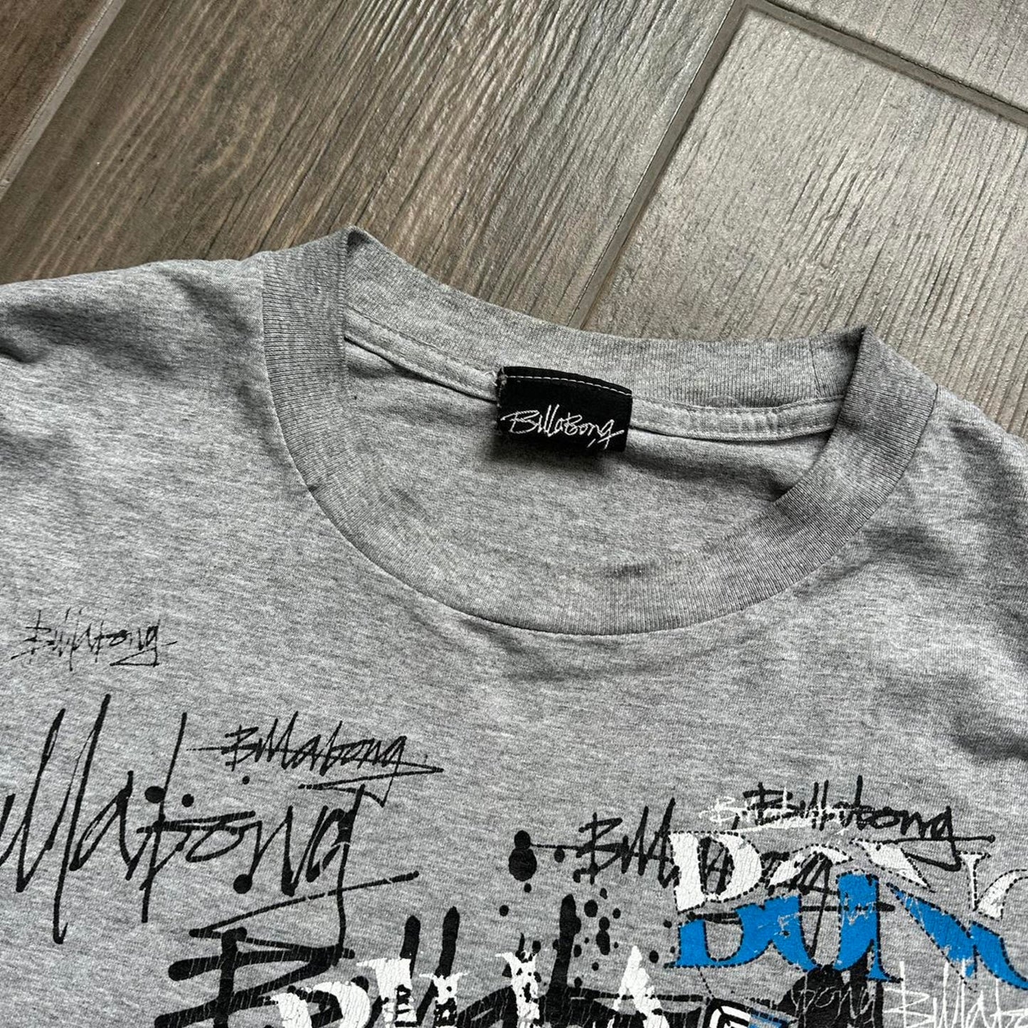 Billabong grey graphic tee