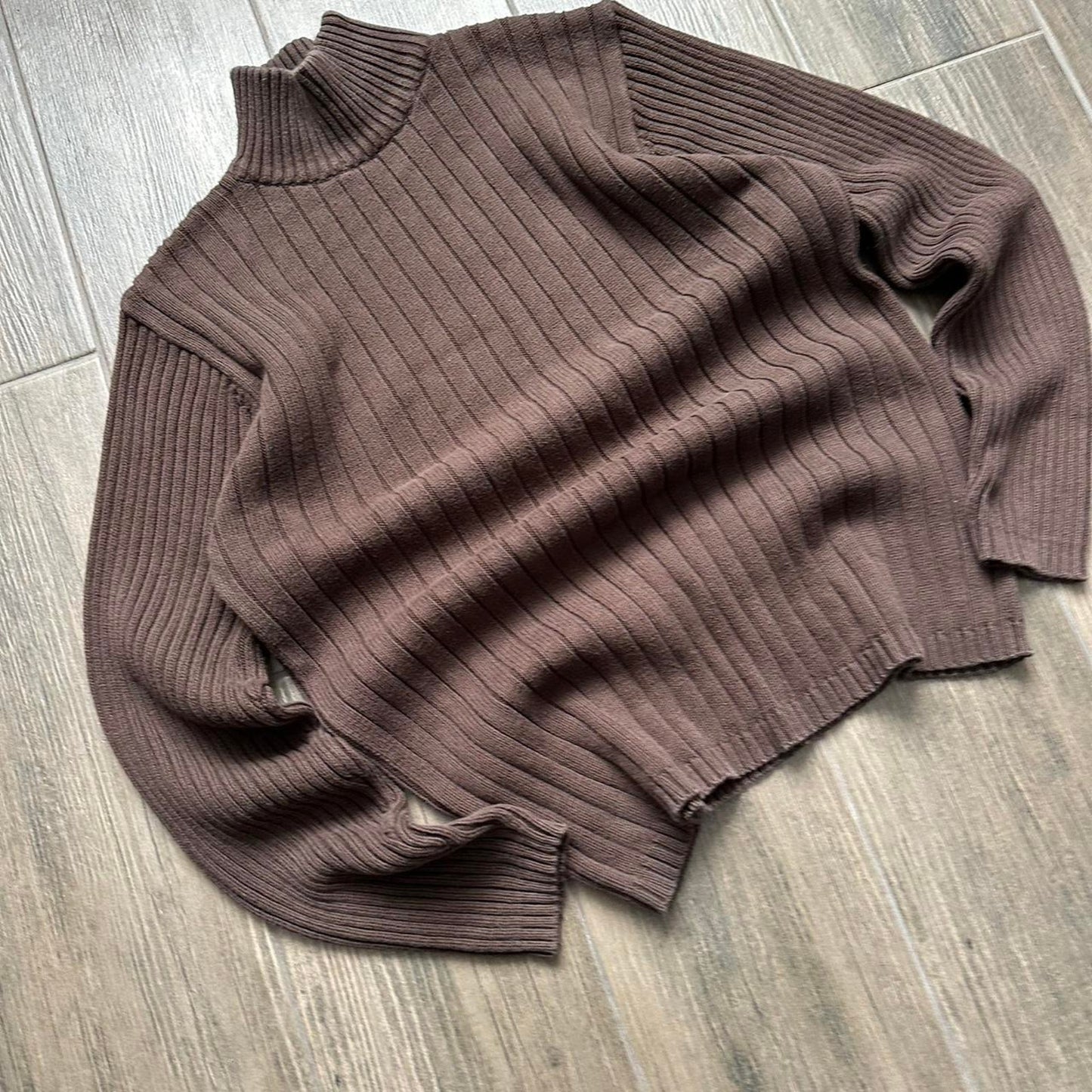 Brown ribber turtleneck sweater