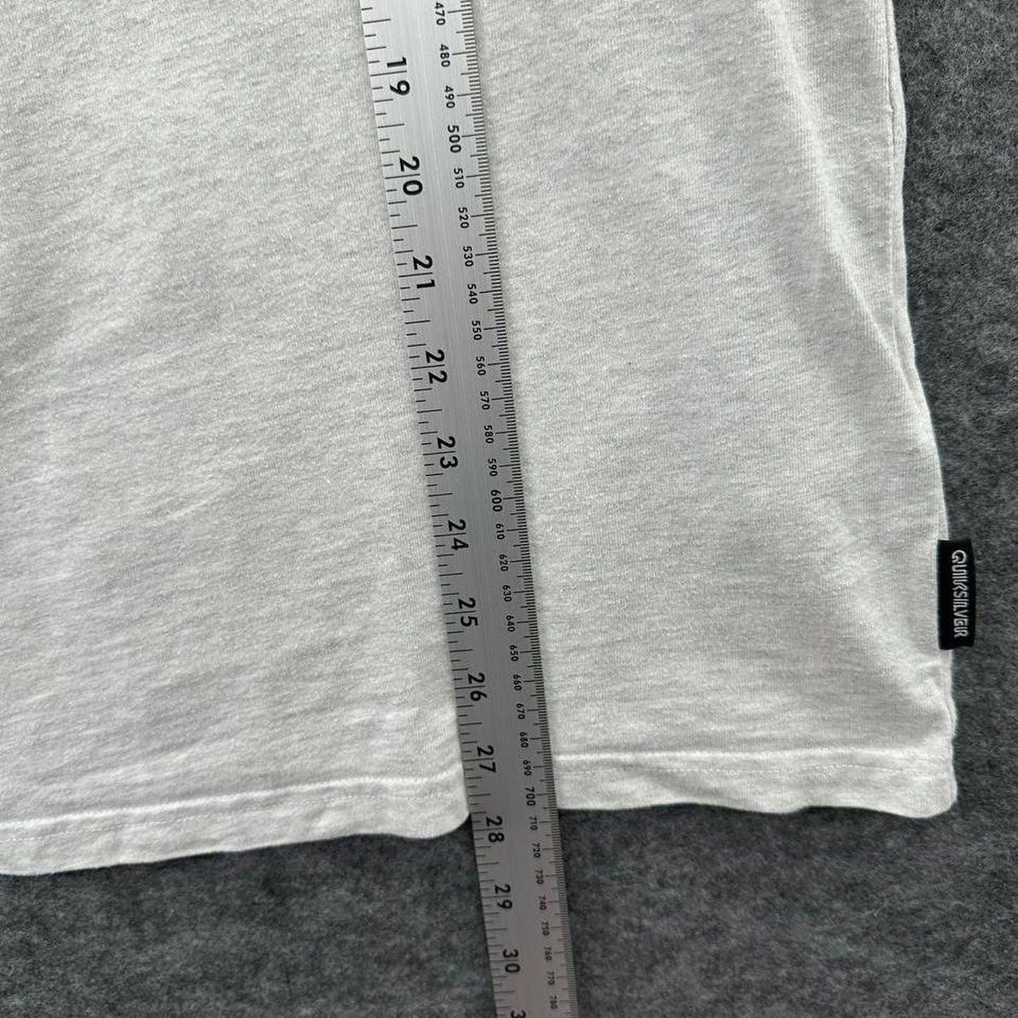 Gray quiksilver t shirt with black