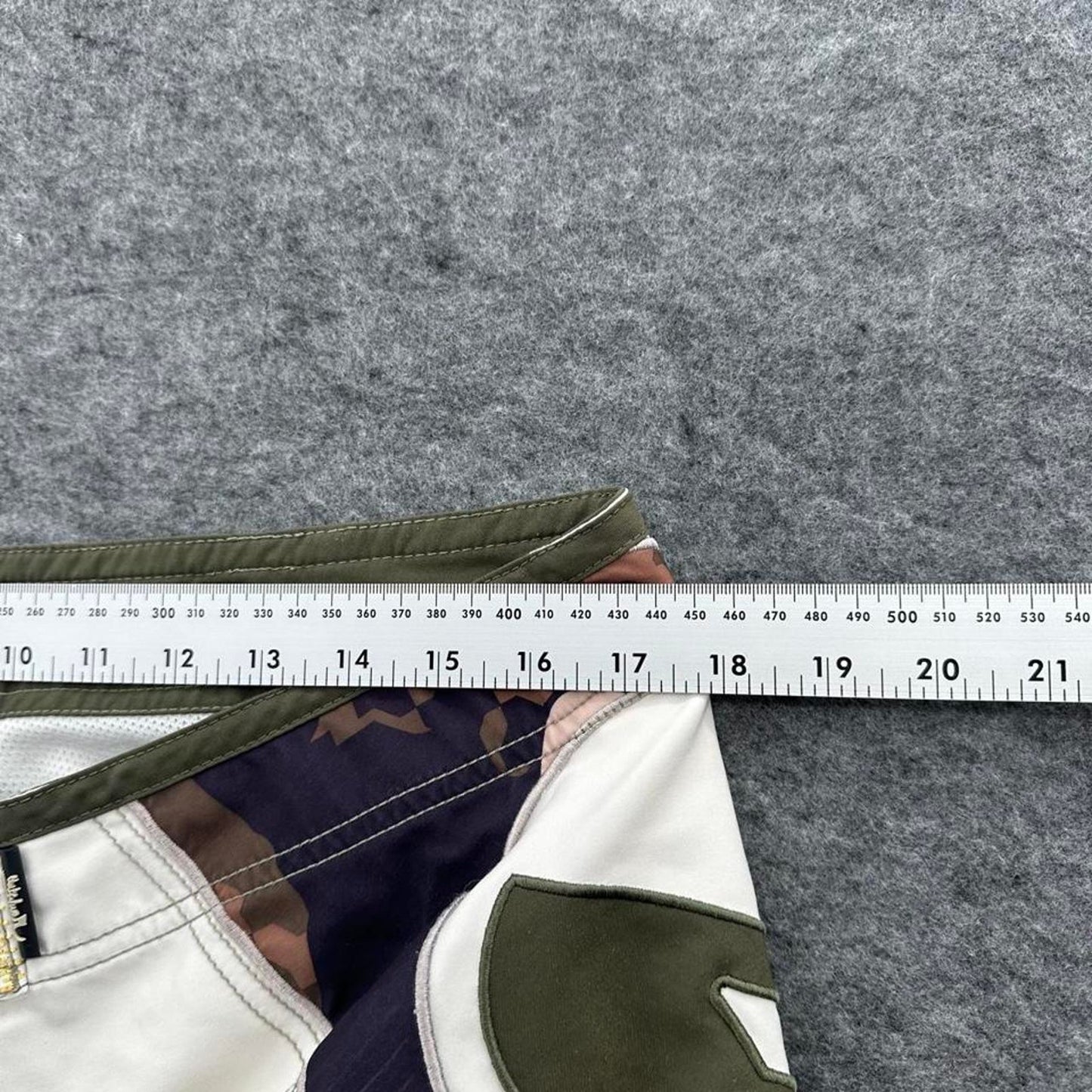 Quiksilver cream cargo shorts