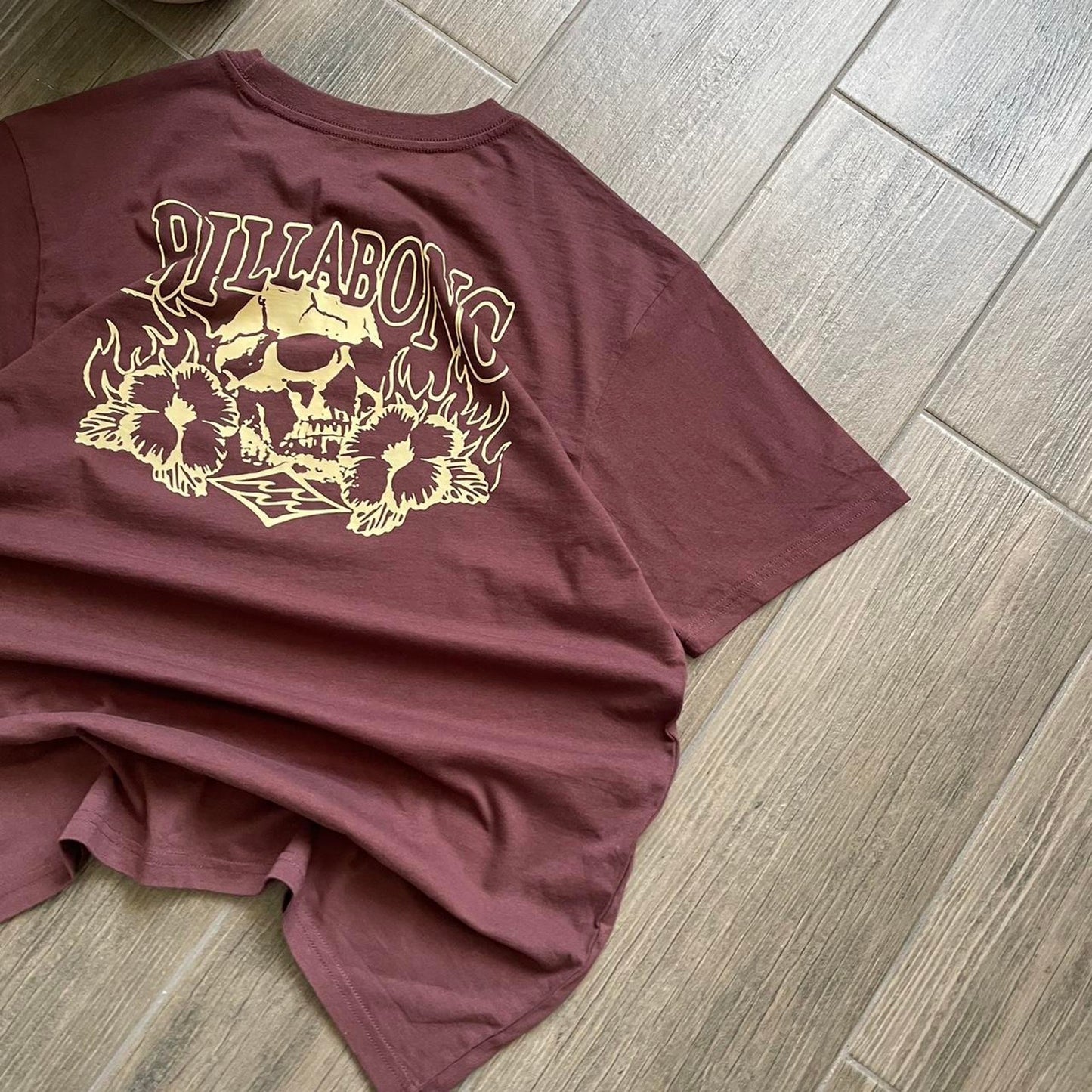 Billabong y2k surf baggy tee