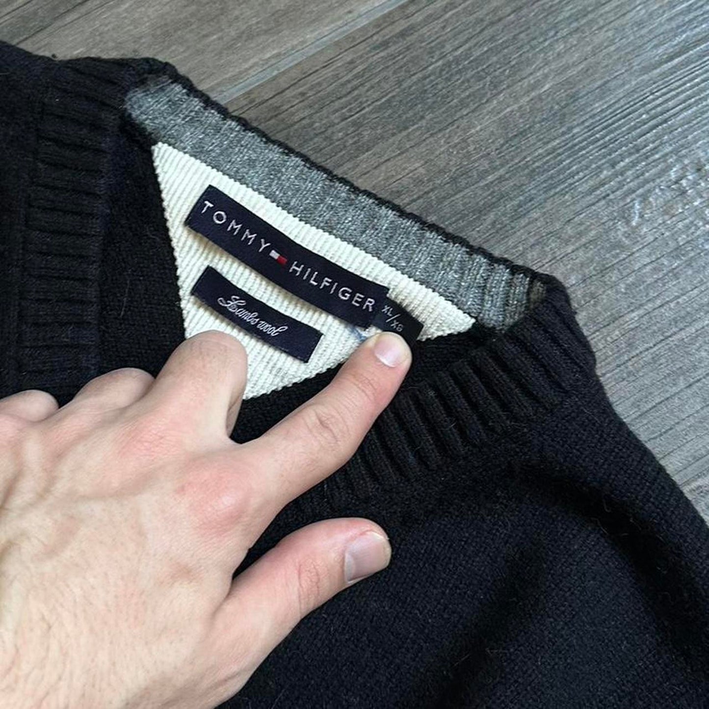 Tommy Hilfiger black wool L-XL sweater