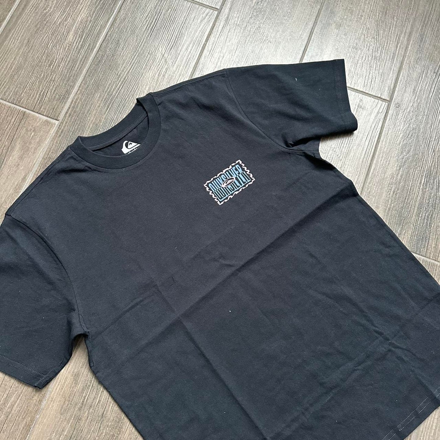 Quiksilver black y2k surf tee