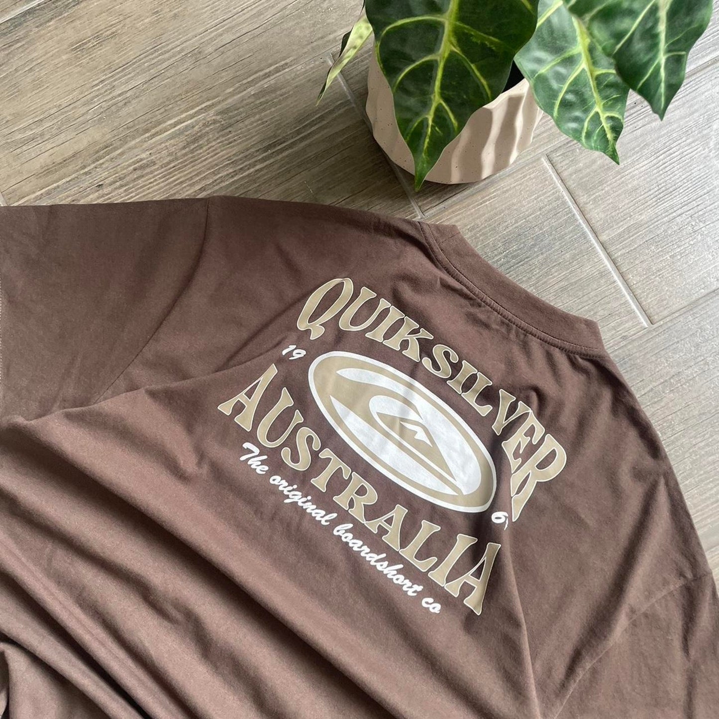 Quiksilver y2k brown summer vintage tee