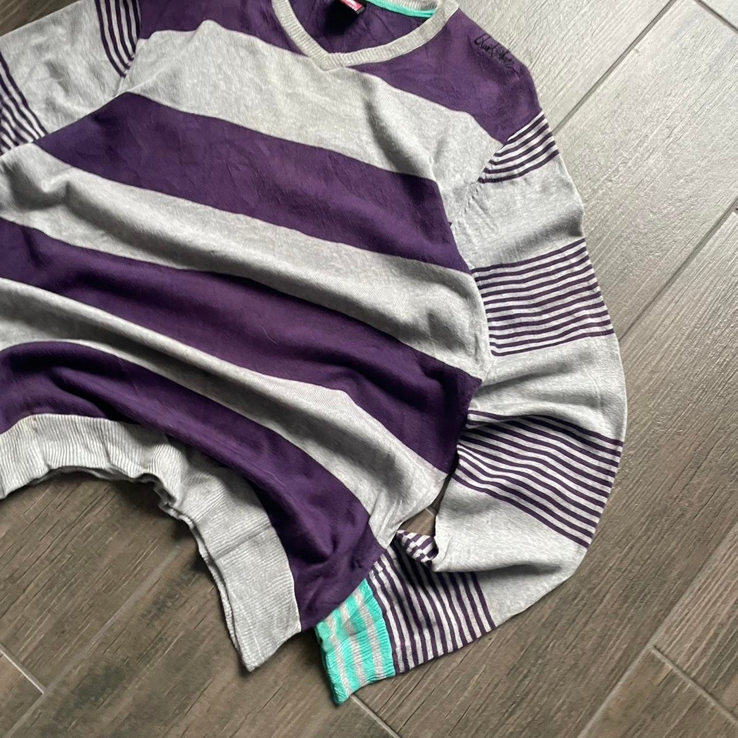 Quiksilver v neck y2k surf baggy L jumper