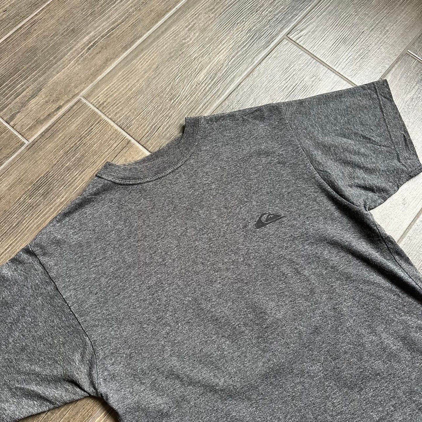 Quiksilver surf-wear y2k grey oversized S tee