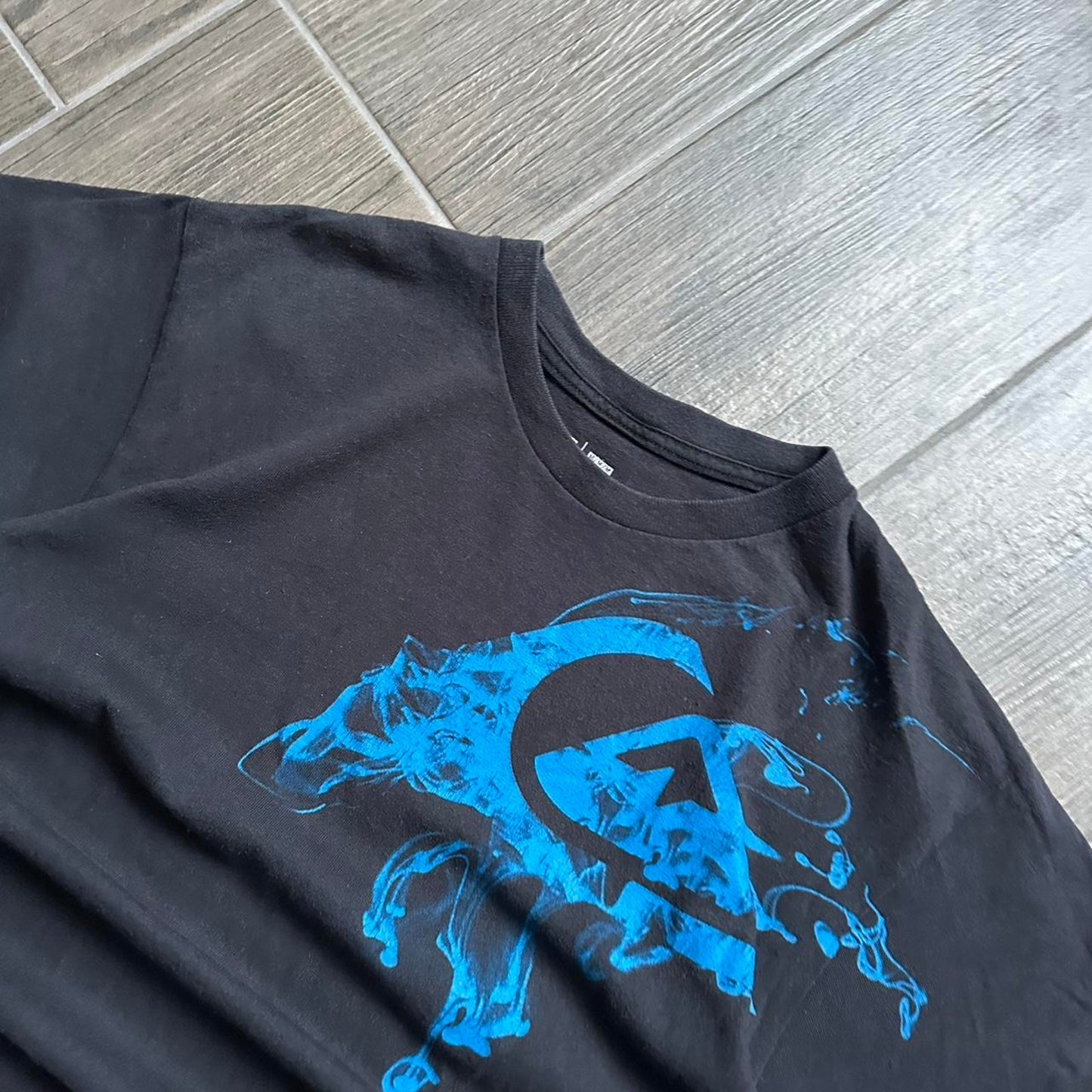 Quiksilver black y2k surf tee