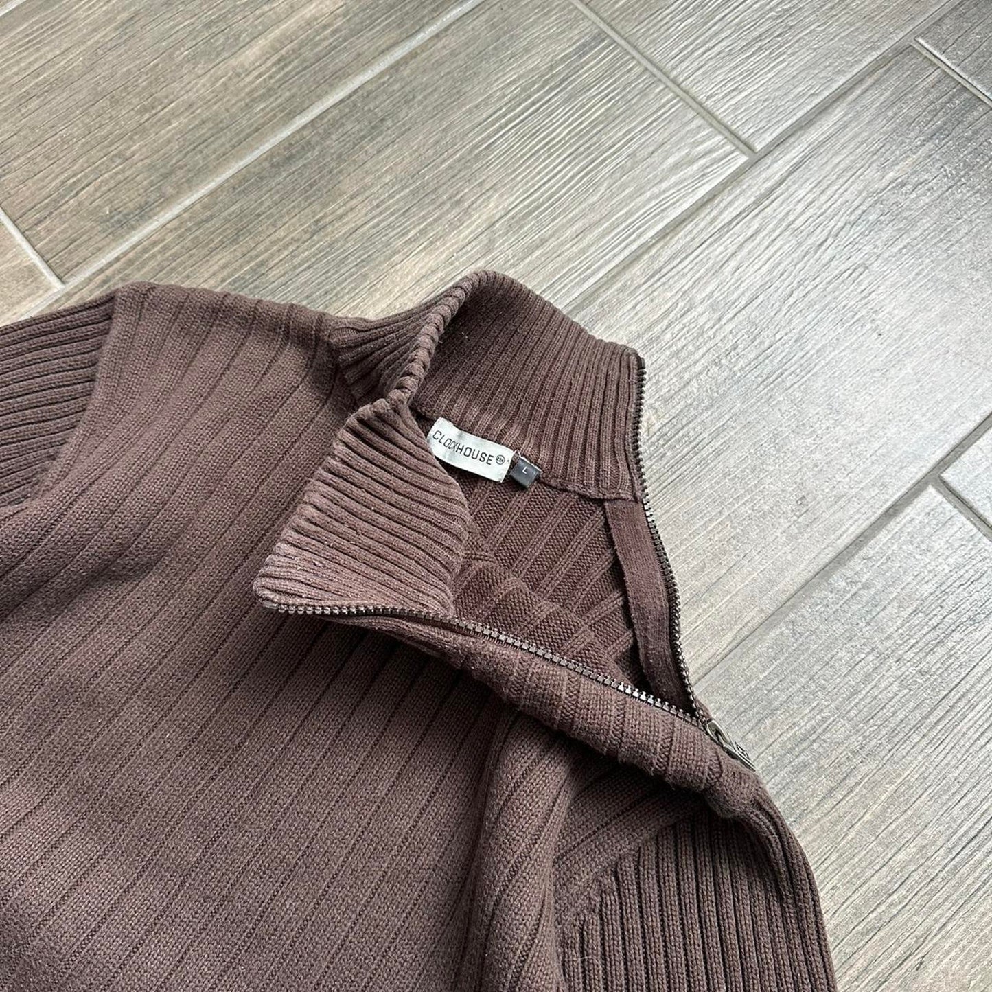 Brown ribber turtleneck sweater