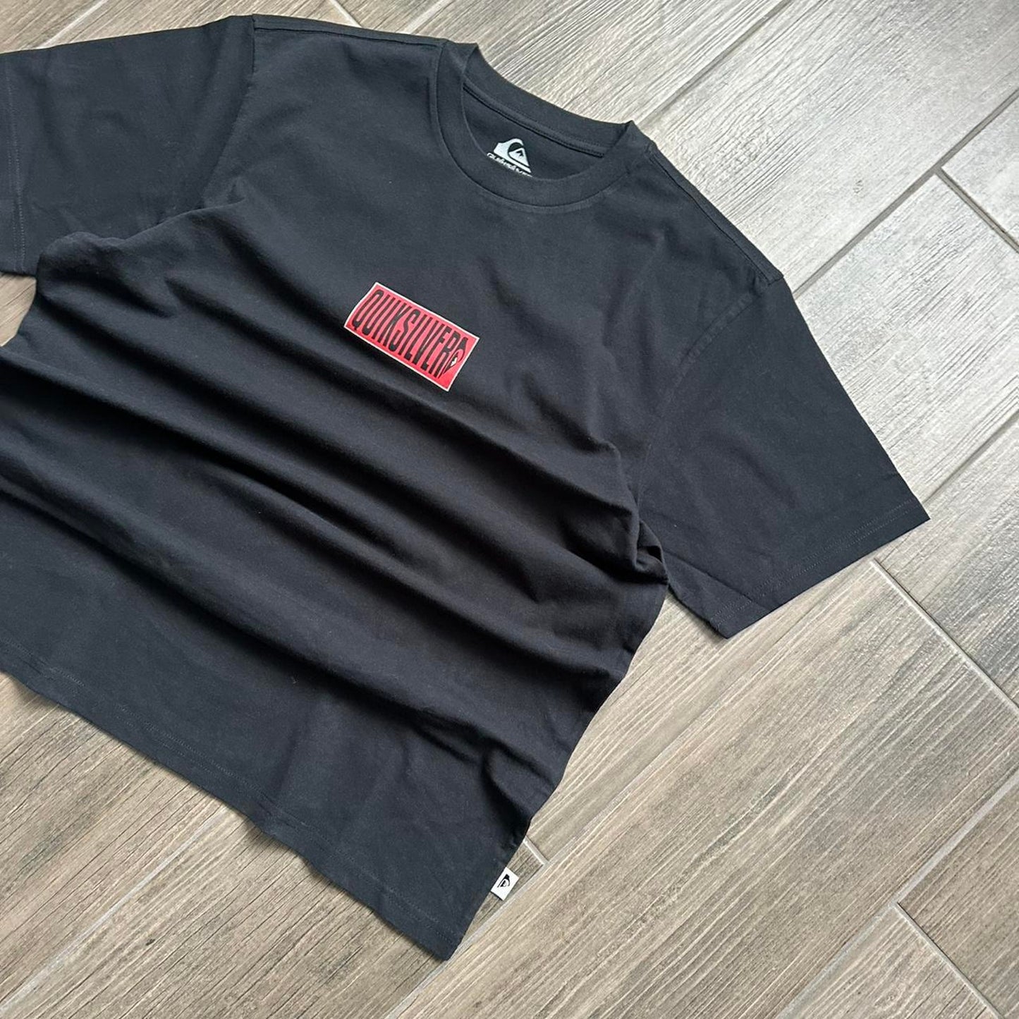 Quiksilver black surf tee