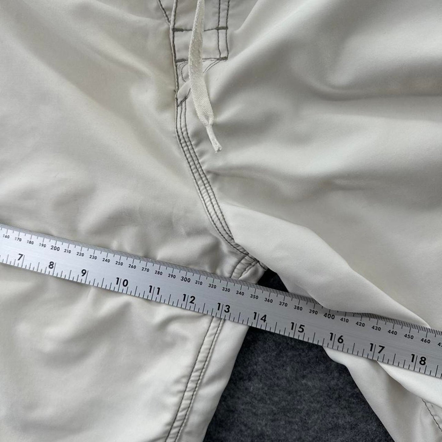 Quiksilver cream cargo shorts