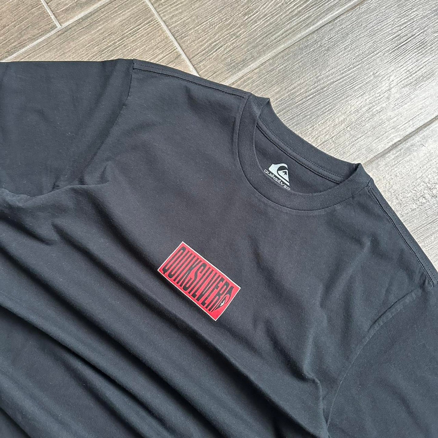 Quiksilver black surf tee