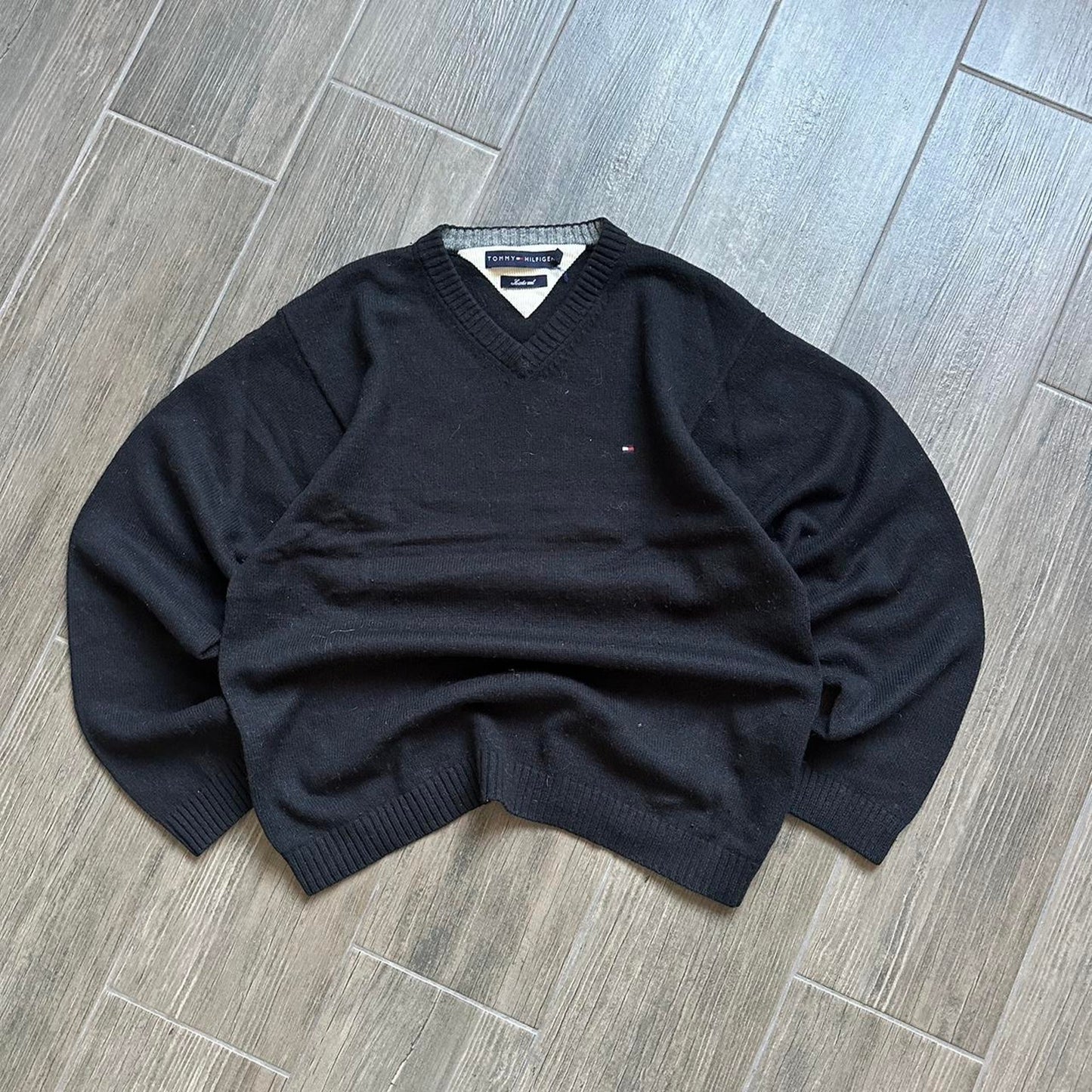 Tommy Hilfiger black wool L-XL sweater