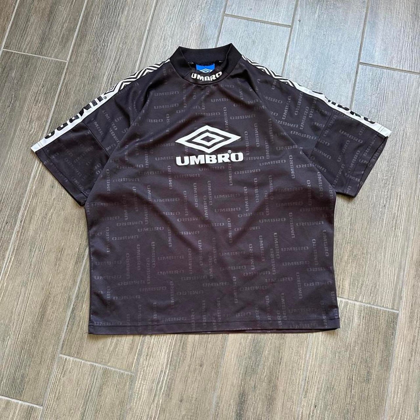 Umbro black and white jersey